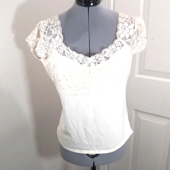 no tag Tops - Woman's Size Large/Med Irovy Lace Top with Cap sleeves.